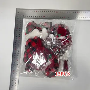 Packung mit 12 Weihnachtsweinflaschenhüllen Mini-Hut- und Schal-Set in Plastikverpackung
