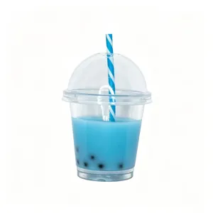 Mini ciondolo in resina tazza bubble tea trasparente con bevanda blu e dettaglio.