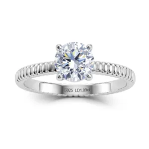 Bague en argent S925 avec diamant de laboratoire et anneau côtelé vue principale