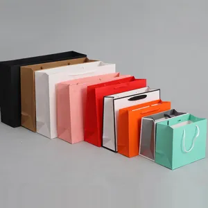 Effen Kleur Kraftpapier Cadeauzakjes Met Handvatten Multi Kleuren Papieren Draagtassen Voor Kerstmis Kledingwinkel Cadeauverpakking Feestartikelen