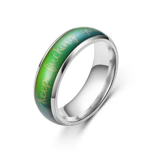 Edelstahlring mit thermochromem Farbwechsel und sehr inspirierender Gravur für Damen.