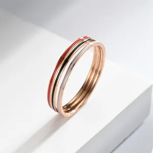 Minimalistisches 1mm Titanstahl stapelbares Ring-Set mit buntem Emaille für Damen.