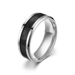 Edelstahl Partnerring mit schwarzem Herzschlag EKG Muster Design Detailansicht.