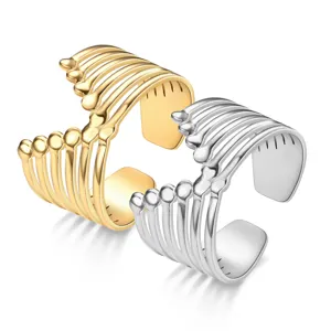 Bague ouverte en acier titane design os ajustable bijoux couple style punk gothique vue detail