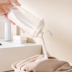 Flacone di stoccaggio per detersivo in polvere di plastica trasparente con segni di scala.
