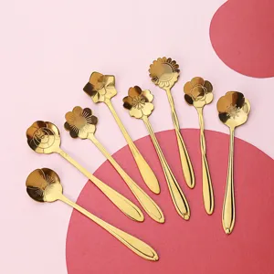 Goldene edelstahl kaffeelöffel set mit kreativem blumen design für die küche party.