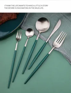 Set de couverts en acier inoxydable vert paon, couteau fourchette cuillère élégants.