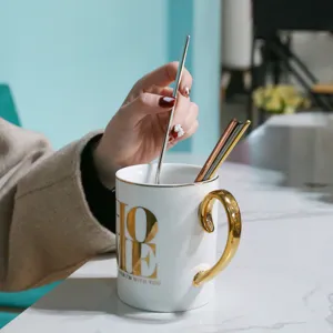 Modischer kreativer 304 Edelstahl Kaffeelöffel mit vergoldetem langem Griff Design