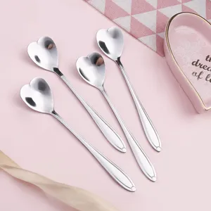 Edelstahl herzförmige Kaffeelöffel Detailaufnahme, elegante Dessertlöffel Ansicht.