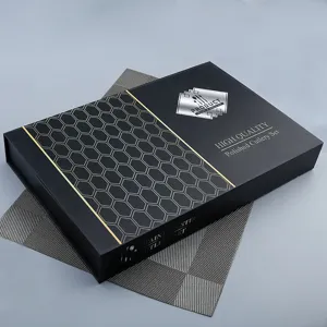 Edelstahl Besteckset 24-teilig in luxuriöser schwarzer Geschenkbox mit goldenem Wabenmuster.