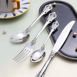 Set di posate vintage in acciaio inossidabile con rilievo coltello forchetta cucchiaio
