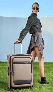 Reisen Sie stilvoll mit diesem robusten Business-Trolley mit vielen praktischen Fächern.