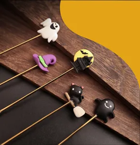 Halloween Edelstahl Löffel Set mit süßen Cartoon Geist und Katze Charms für Dessert.