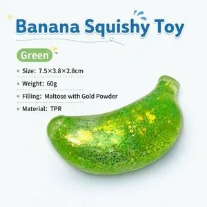 Gros plan d'une banane à presser verte translucide avec garniture de paillettes dorées