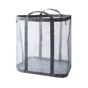 Opvouwbare grijze wasmand van mesh met sterke handgrepen voor dagelijkse kledingopslag.