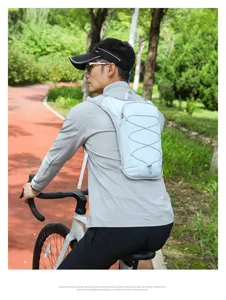 Detailansicht des leichten Outdoor-Fahrrad-Trinkwarten-Rucksacks mit Stauraum.
