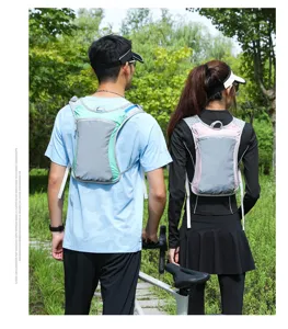 Detailansicht des Outdoor-Fahrradrucksacks im Lifestyle-Einsatz mit Tragekomfort.