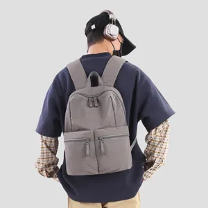 Zaino casual grigio per uomo e donna, grande zaino da viaggio con tasche anteriori.