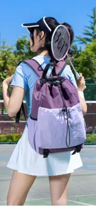 Leichter Kordelzug Sportrucksack fuer Badminton Outdoor Fitness taeglich lila Design.