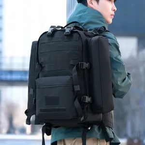 Schwarzer taktischer Outdoor-Rucksack mit grossem Volumen und multifunktionalem Design.