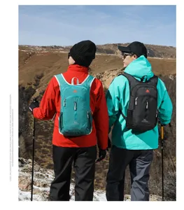 Detailansicht des Outdoor-Wanderrucksacks bei Bergabenteuern mit wasserabweisendem Design.