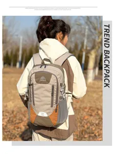 Rucksack Detailansicht für Outdoor, mit robustem Material und mehreren praktischen Fächern.