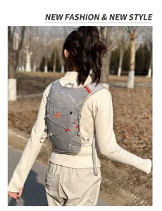 Leichter grauer Outdoor-Sportrucksack, Lauf- und Radfahr-Trinkblasenbeutel zum Wandern.