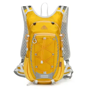 Lichtgewicht outdoor sportrugzak, ademende wandelrugzak met mesh schouderbanden en koord.