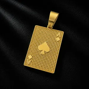 Collar con colgante de carta de juego dorada estilo hip-hop para hombre, design picas unico.