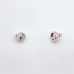 Matte peanut magnetic clasp detail, metal clasp for pearl necklaces and bracelets jewelry.