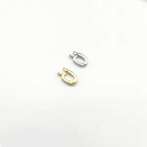 Detailansicht von DIY Schmuck Universalverschlüssen in Gold und Silber für die Halskette.