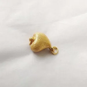 Gold heart-shaped magnetic clasp detail, perfect jewelry accessory for DIY pearl necklaces.