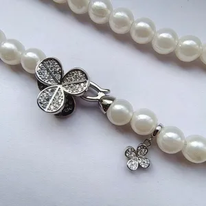 Perlenkettenverschluss mit Strass-Kleeblatt-Anhänger, elegantes DIY-Schmuckzubehör.