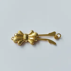 Vergoldeter Schleife Halsketten Verschluss DIY Schmuck Zubehör Detail Nahaufnahme Ansicht