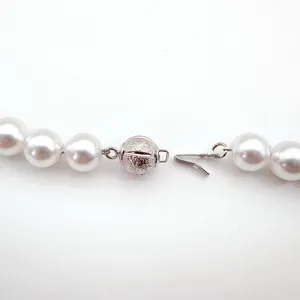 Pearl necklace clasp matte spherical buckle DIY jewelry accessory close-up detail display