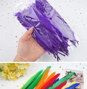 Λεπτομερης οψη χρωματιστων φτερων DIY, ιδανικη για χειροποιητα αξεσουαρ και διακοσμηση.