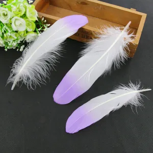 Plumes dégradées bicolores faites à la main, douces et duveteuses pour accessoires de mode et bijoux.