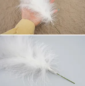Weisse flaumige Feder Drahtblume Zubehoer fuer Kleidung, Abendkleider und Hute Details.