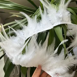 Cinta de flecos de plumas esponjosas blancas para costura DIY ropa y decoración del hogar.