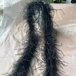 Straussenfeder Boa schwarz Flauschiger Streifen fuer Hochzeitskleid Abendkleid Kostuem Dekor