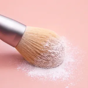 Pinceau a poudre libre professionnel et doux pour un maquillage du visage parfait.
