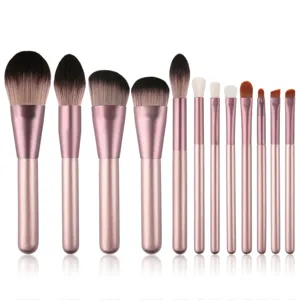 Professionelles 12-teiliges Make-up-Pinsel-Set mit Roségoldgriffen und weichen Borsten für Gesicht.