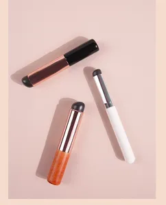 Siliconen lippenkwast detailopname, zachte ronde kop voor nauwkeurige lipstick applicatie.