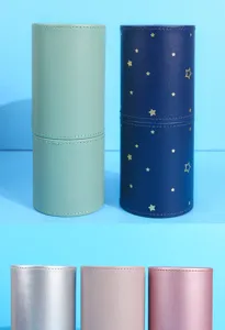 Vue détaillée du cylindre de rangement de pinceaux de maquillage en PU, anti-poussière.