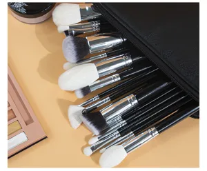 Kit de 15 pinceaux de maquillage professionnels en poils d'animaux pour une application parfaite.