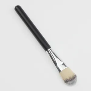 Professioneller Make-up-Pinsel mit schwarzem Griff für flüssige Foundation und BB-Creme.