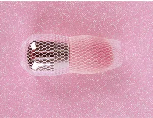 Roze make-up borstel detail, zachte haren losse poeder blush gereedschap voor gezichtsmaquillage.