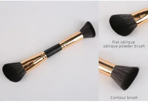 Vue détaillée du pinceau de maquillage double embout avec poils doux pour un contouring précis.