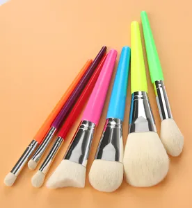 Lot de 7 pinceaux de maquillage arc-en-ciel, outils cosmétiques professionnels pour fard à paupières.