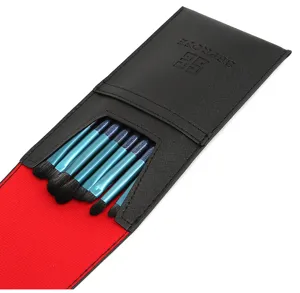 Gros plan d'un ensemble de 8 pinceaux de maquillage pour les yeux avec étui noir et poignées.